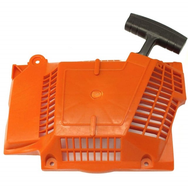Demaror compatibil Husqvarna 365, 371, 372 Demaror compatibil Husqvarna 365, 371 și 372, carcasă portocalie cu grilă de aerisire și mâner negru, vedere din exterior
