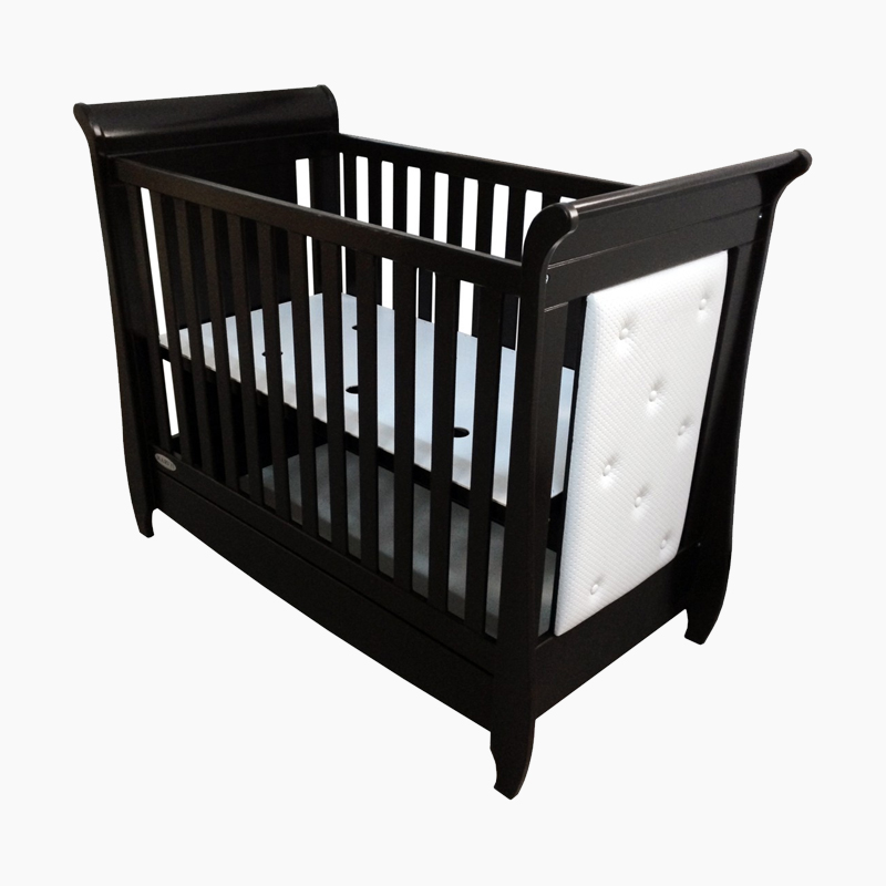 Pătuț bebe Cezar maro Pătuț bebe Cezar maro din lemn masiv, loc de dormit 120 × 60 cm