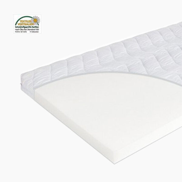Saltea de pătuț Cocos Aloe Vera 12, cu husă albă matlasată și colțul secționat, cu eticheta Oeko-Tex