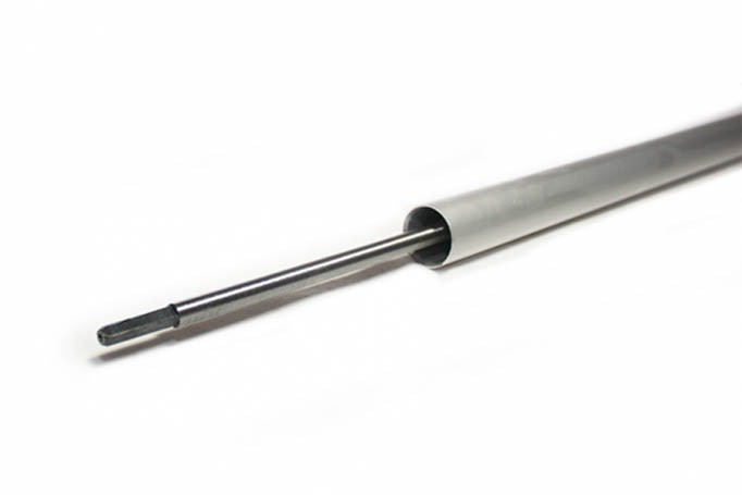 Tijă cu țeavă 4D de 26 mm pentru motocoasă Tijă de transmisie 4D cu capăt pătrat, ieșind din țeava de aluminiu de 26 mm, vedere oblică