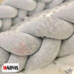 Împletitura gri a cuibului Baby Nest Braid Gri, văzută de aproape