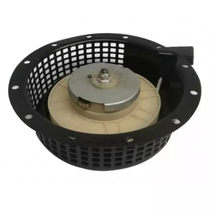 Demaror pentru motor diesel 186F și 186FA, partea interioară Demaror pentru motor diesel 186F văzut dinspre motor, cu grilă de aerisire, rolă și placa clicheților