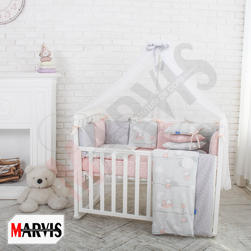 Set lenjerie pătuț Basic Bunnies roz Set Basic Bunnies roz pe pătuț alb cu baldachin, plapumă gri deschis cu iepurași și ursuleți