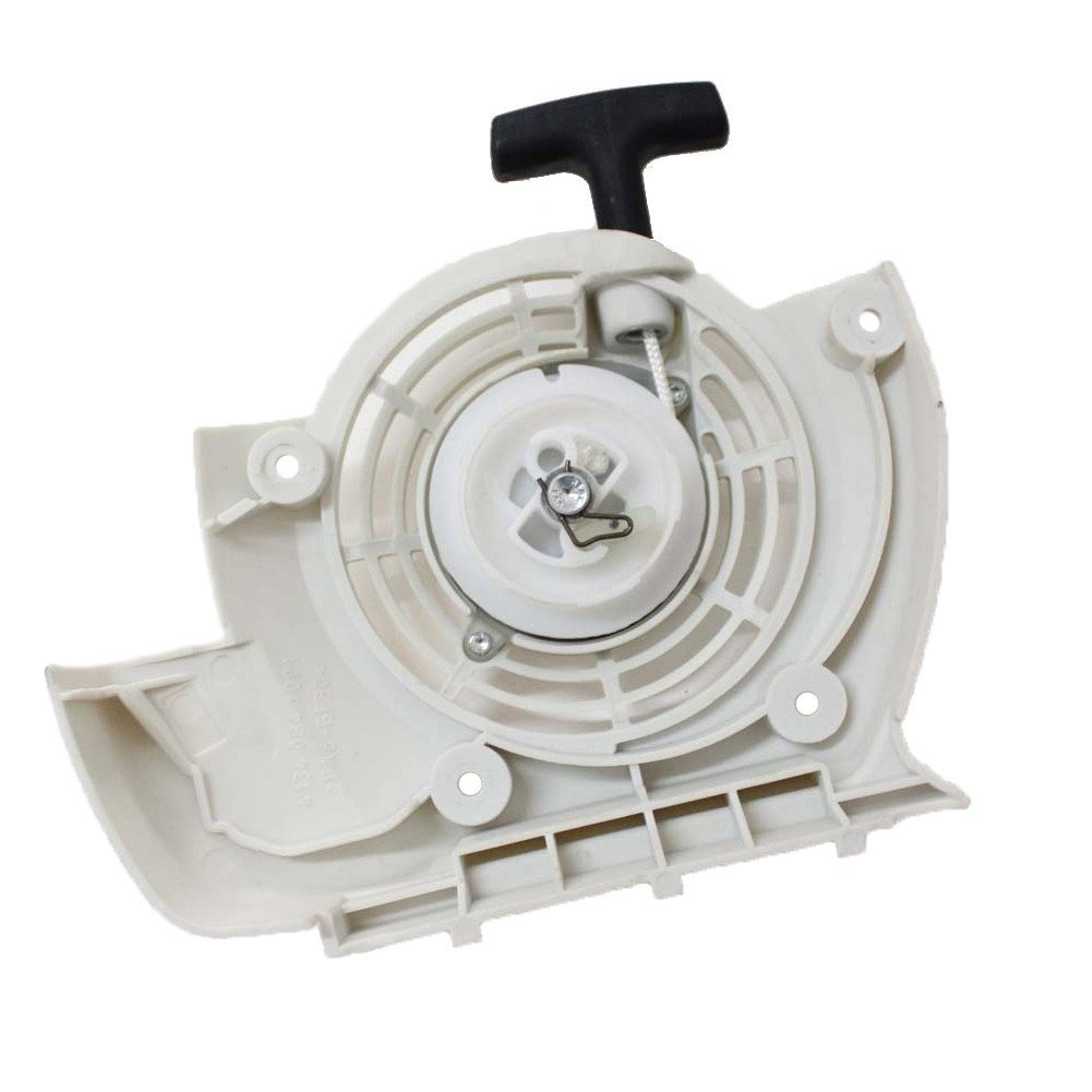 Demaror compatibil Stihl FS120 – vedere interioară Demaror de motocoasă compatibil Stihl FS120, carcasă albă și mâner negru, văzut dinspre interior, cu rotița și clichetul
