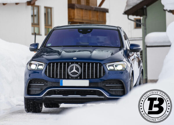 Mercedes GLE Coupe văzut din față, pe zăpadă, cu grilă tip Panamericana montată