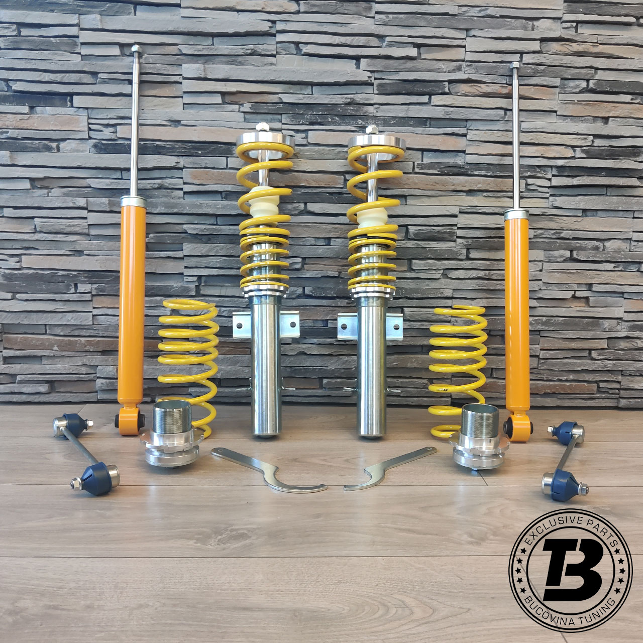 Suspensie reglabilă FK pentru Polo 9N, kit complet Kit suspensie sport reglabilă FK compatibil cu VW Polo 9N, cu amortizoare, arcuri, suporturi și chei, pe fundal de piatră