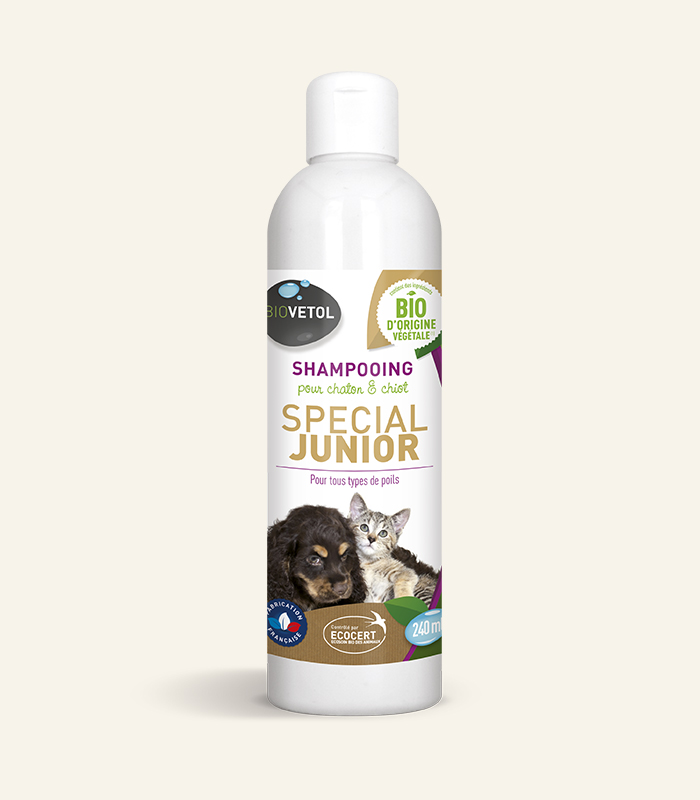 Șampon bio Special Junior Biovetol pentru pui Șampon bio Special Junior Biovetol, flacon alb cu un cățel și un pisoi pe etichetă