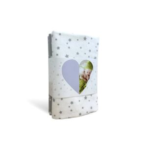 Set de două scutece din flanel Galaxi gri împăturite, cu banderolă albă cu fereastră în formă de inimă