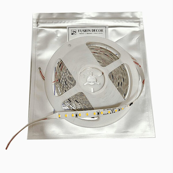 Rolă de bandă LED SMD2835 în ambalaj transparent sigilat, cu fire de legătură la capăt