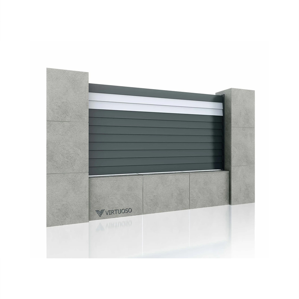 Gard cu placaj Zeus gri antracit Gard cu placaj Zeus gri antracit cu lamele pline și bandă deschisă sus, între stâlpi de zidărie
