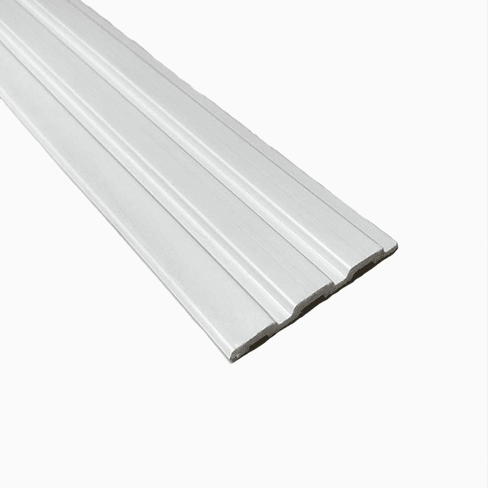 Panou riflat alb FDE100 Interno – detaliu profil Panou riflat alb FDE100 Interno din polimer dur, detaliu al profilului cu caneluri paralele