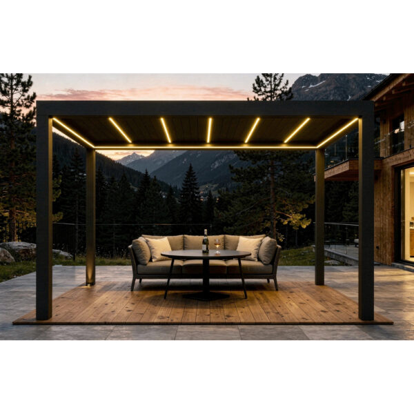 Pergola Deluxe 2.0 de 4 x 4 m peste un colț de relaxare pe deck de lemn, seara