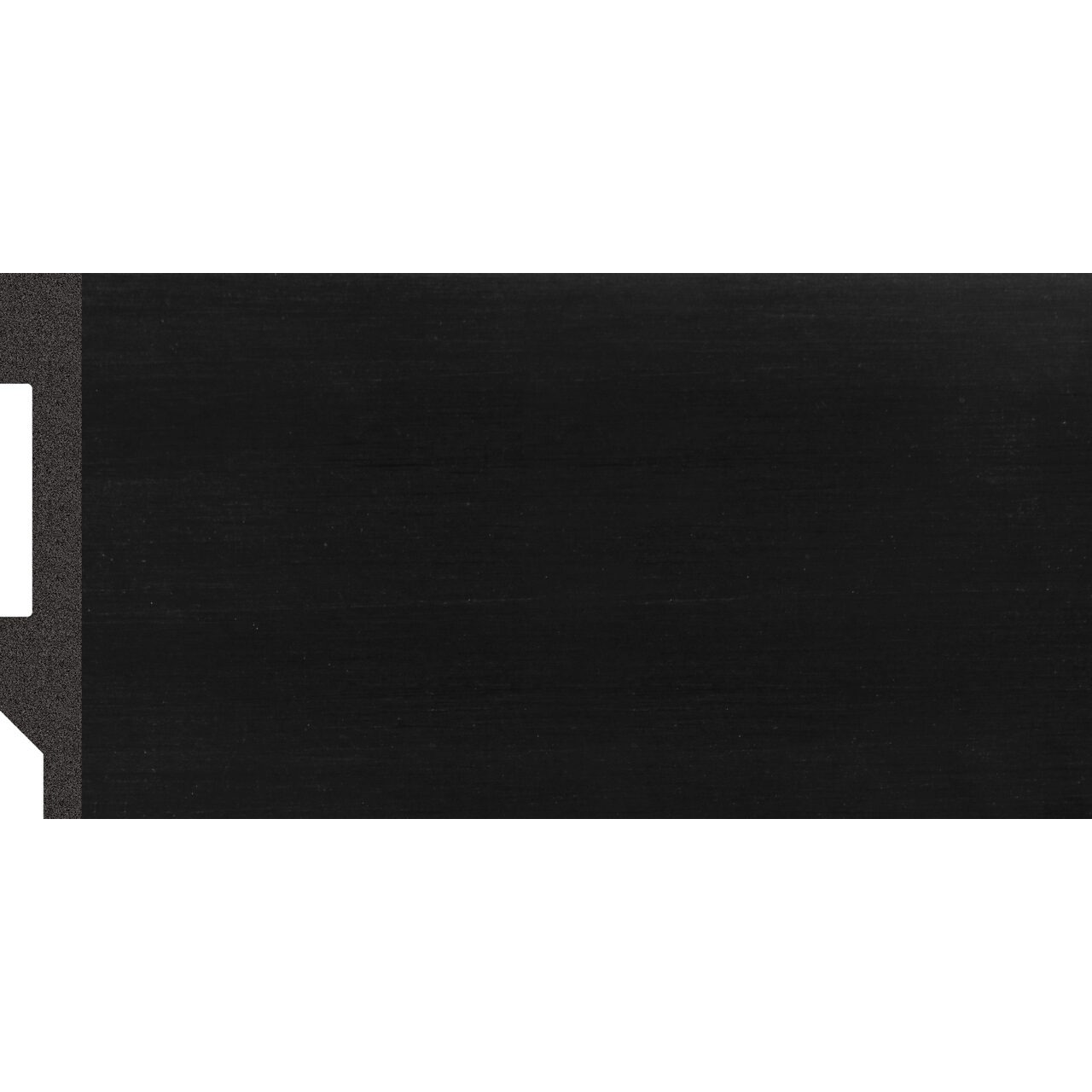 Plintă durcompozit JC133-C-1007 neagră, efect sidef metalizat Plintă durcompozit JC133-C-1007 neagră cu reflexe metalizate fine, secțiune de profil drept cu canal pentru cabluri