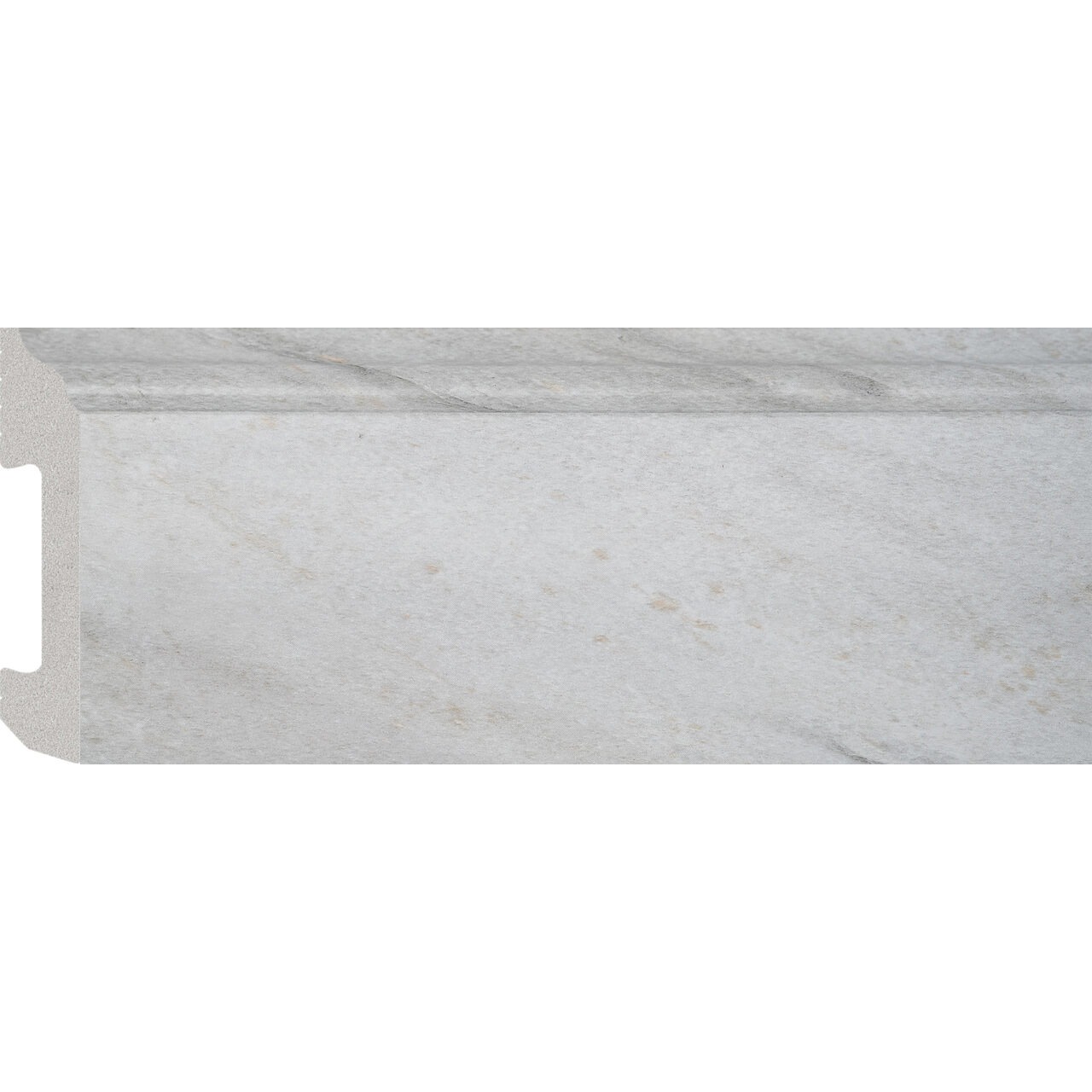 Plintă durcompozit cu aspect de marmură albă Plintă durcompozit JC581-4320 cu aspect de marmură albă cu vinișoare gri și canal pentru cabluri în spate