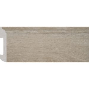 Plintă durcompozit JC581-G-5122T cu decor de stejar maro deschis și fibră fină în relief, vedere frontală