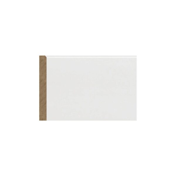 Plintă MDF albă M 1018 de 13,1 cm cu fața dreaptă, vedere frontală cu secțiunea barei