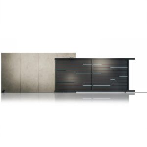 Poartă culisantă Ragnar 4000 × 2000 mm, gri antracit cu inserții tip lemn, lângă un zid de beton