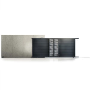 Poartă culisantă Poseidon gri antracit 3000 × 1800 mm lângă un zid de beton, cu decorul decupat în centru