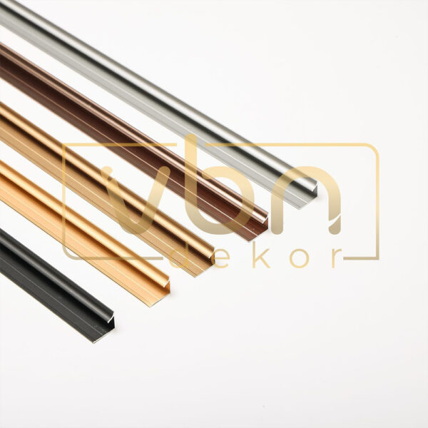 Profile de terminație Crown 8509 din aluminiu în mai multe finisaje, printre care nuanța roz, secțiune în L
