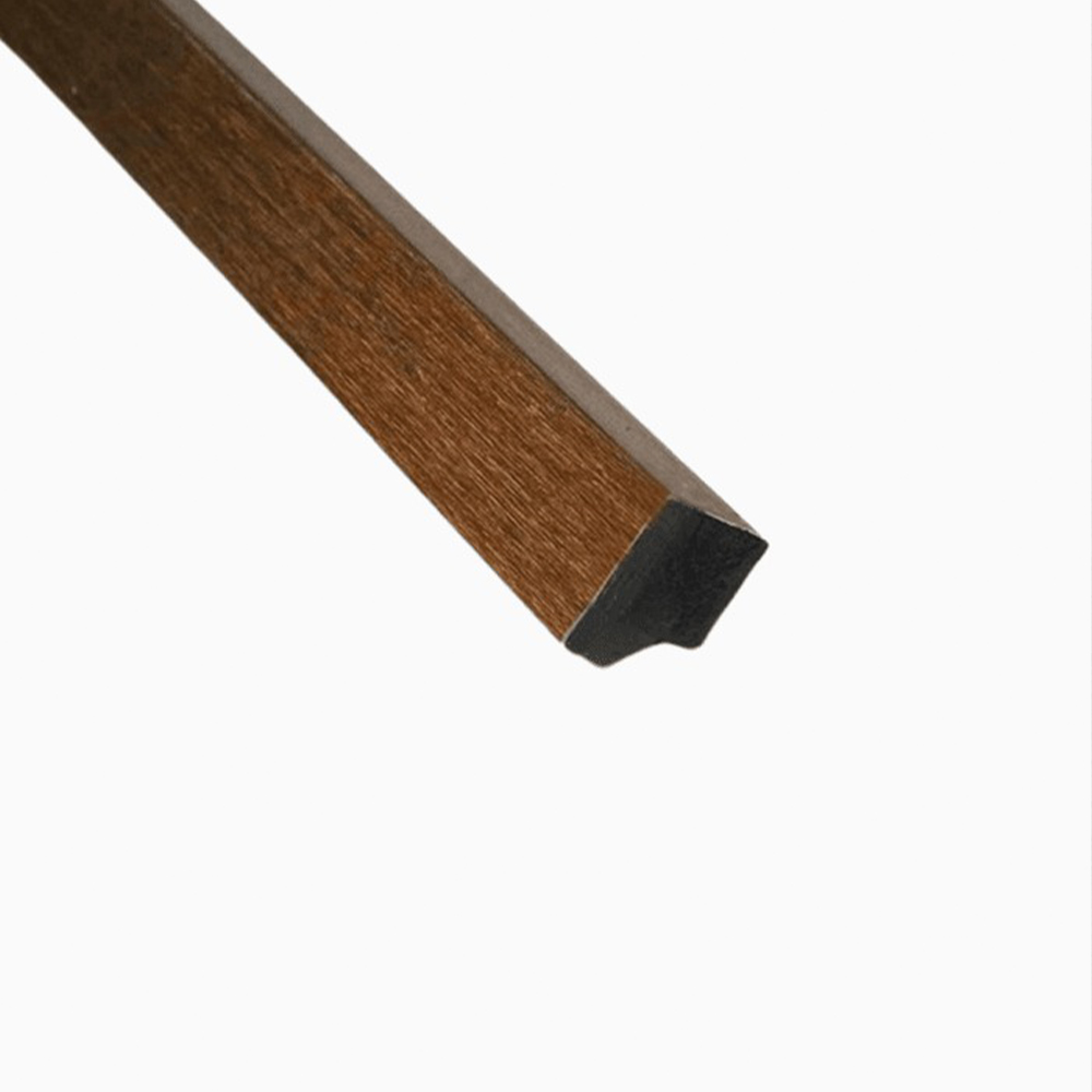 Profil de închidere cu aspect de stejar din polimer dur, 290 cm Capăt de profil de închidere din polimer dur cu decor stejar maro, cu secțiunea profilată vizibilă