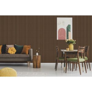Living cu canapea gri și masă de lemn, pe fundalul unui perete cu riflaj JC1077-08954GT