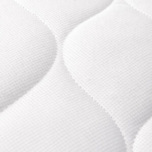 Detaliu al husei albe a saltelei PureComfort, matlasată în valuri