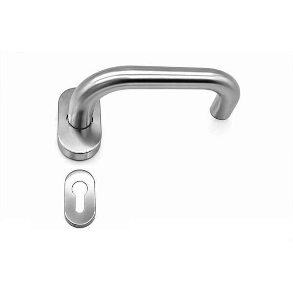 Clanță din inox satinat cu formă rotunjită, pe rozetă ovală, cu rozetă separată pentru butuc