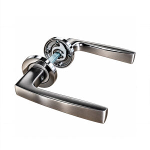 Set de clanțe LUX din aluminiu argintiu, pe rozete rotunde, legate printr-o tijă pătrată