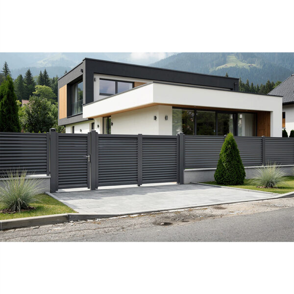 Porți Jaluzea Suprem în nuanță închisă montate la o casă modernă, exemplu de amenajare