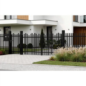 Set Light Wave negru la o casă modernă albă, cu cutie poștală pe stâlp și ierburi ornamentale