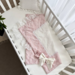Păturică bebe Delux din bumbac satinat cu dantelă, roz, 80 × 80 cm, detaliu al modelului
