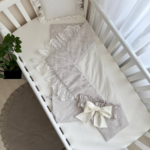 Păturică bebe Delux din bumbac satinat cu dantelă, gri, 80 × 80 cm, detaliu al modelului