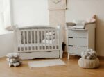 Pătuț tapițat co-sleeping Iași 120 × 60 cm, alb-gri, vedere din lateral