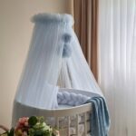Baldachin din tul pentru pătuț bebe, albastru deschis, textura materialului