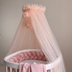 Baldachin din tul pentru pătuț bebe, roz pudră, detaliu al modelului