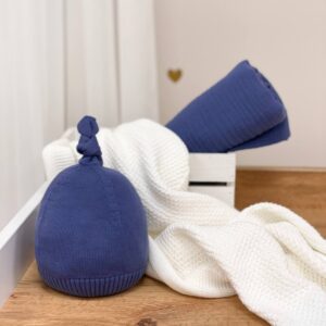 Căciulă tricotată pentru bebeluși cu pompon, albastru închis, vedere de ansamblu