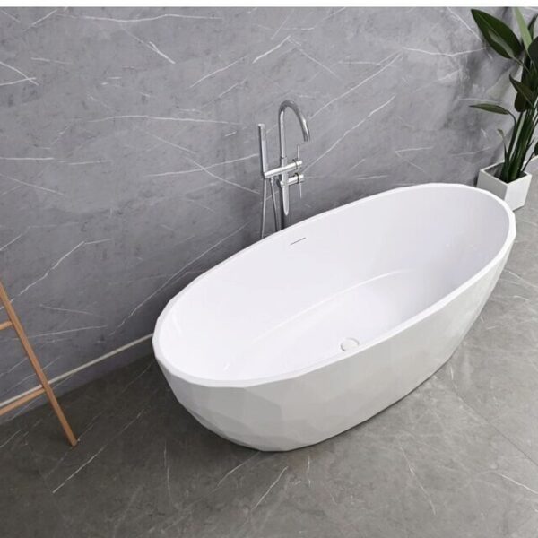 Cadă freestanding 9069 albă, vedere de sus a cuvei ovale, cu baterie de pardoseală în decor
