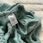 Cearșaf pentru cărucior din muselină verde închis, 45 × 80 cm, detaliu al materialului