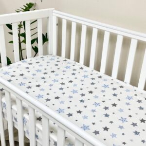 Husă de saltea pătuț 120 × 60 cm din poplin bumbac, steluțe albastre, elastic pe margini