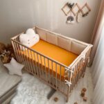 Husă de saltea pătuț 120 × 60 cm din muselină 100% bumbac, muștar, detaliu al texturii