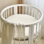 Husă de saltea rotundă pentru pătuț, milky, 70 × 70 cm, elastic pe toată circumferința