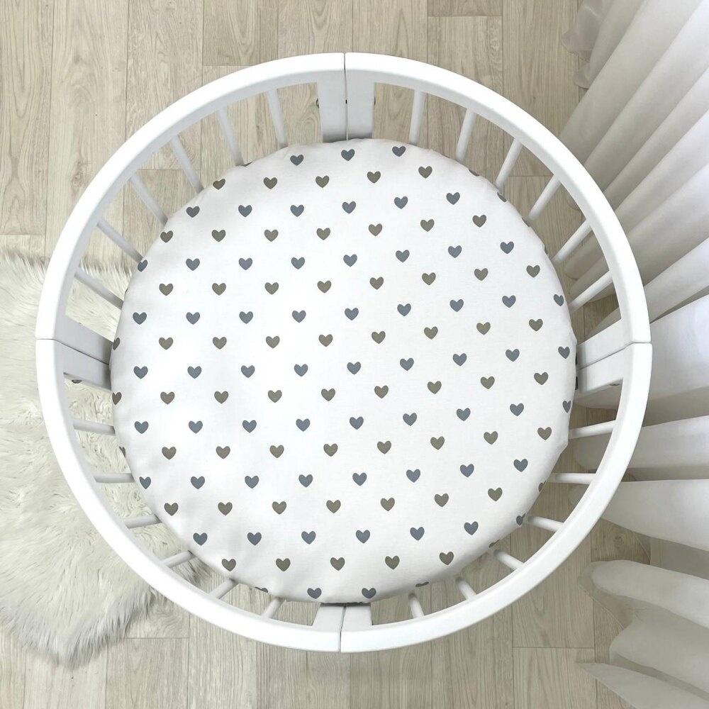 Husă de saltea rotundă pentru pătuț, inimioare bej și gri, 70 × 70 cm, vedere de ansamblu Husă de saltea rotundă pentru pătuț, inimioare bej și gri, 70 × 70 cm, vedere de ansamblu