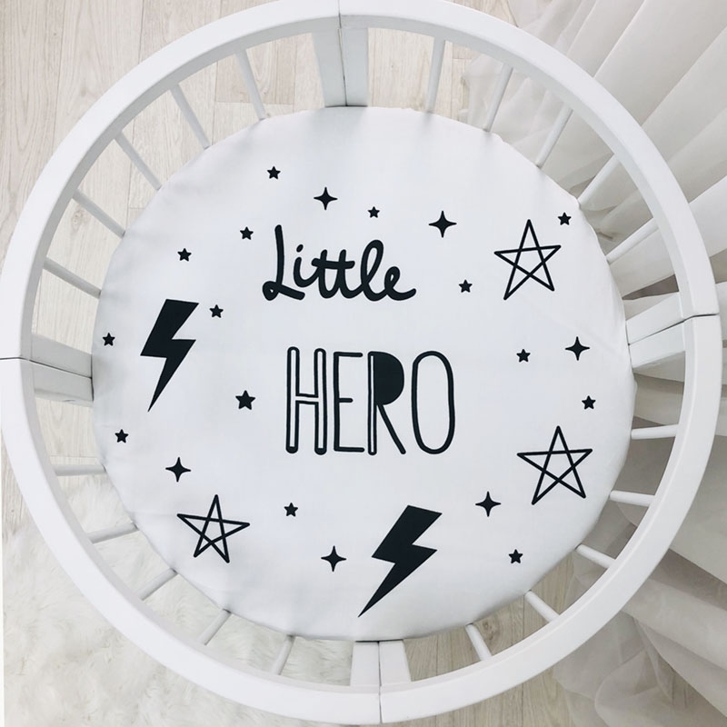 Husă de saltea rotundă pentru pătuț, Little hero, 70 × 70 cm, vedere de ansamblu Husă de saltea rotundă pentru pătuț, Little hero, 70 × 70 cm, vedere de ansamblu
