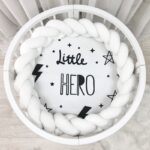 Husă de saltea rotundă pentru pătuț, Little hero, 70 × 70 cm, detaliu al modelului