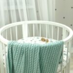 Husă de saltea rotundă pentru pătuț, steluțe mentă, 70 × 70 cm, detaliu al modelului