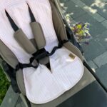 Inserție pentru scaun auto sau cărucior din muselină, roz pudră, 32 × 74 cm, sloturi pentru centuri