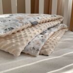Păturică bebe din bumbac și țesătură Minky cu pilotă, bufnițe, 75 × 100 cm, detaliu al modelului