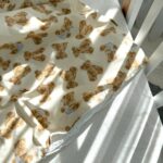 Păturică bebe din bumbac și țesătură Minky cu pilotă, ursuleț bej, 75 × 100 cm, pliată în plic