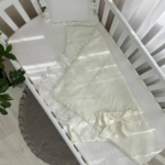 Păturică bebe Delux din bumbac satinat cu dantelă, milky, 80 × 80 cm, detaliu al modelului