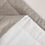 Păturică bebe din bumbac și material tricotat, gri, 75 × 100 cm, montată pe pătuț